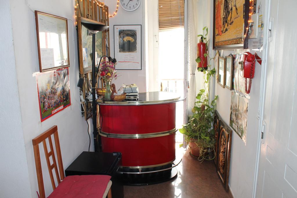 Hostal Graciela Madrid Esterno foto