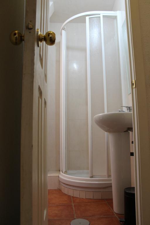 Hostal Graciela Madrid Esterno foto