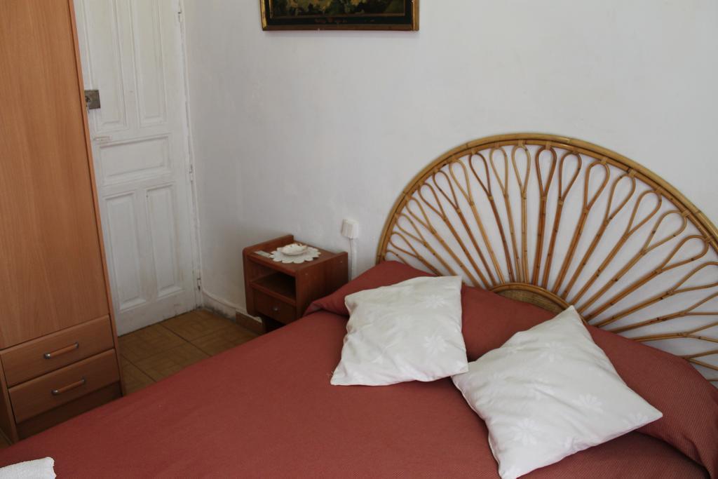 Hostal Graciela Madrid Esterno foto