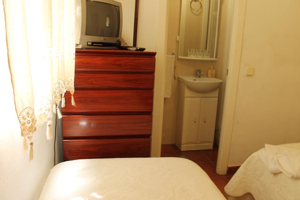 Hostal Graciela Madrid Esterno foto